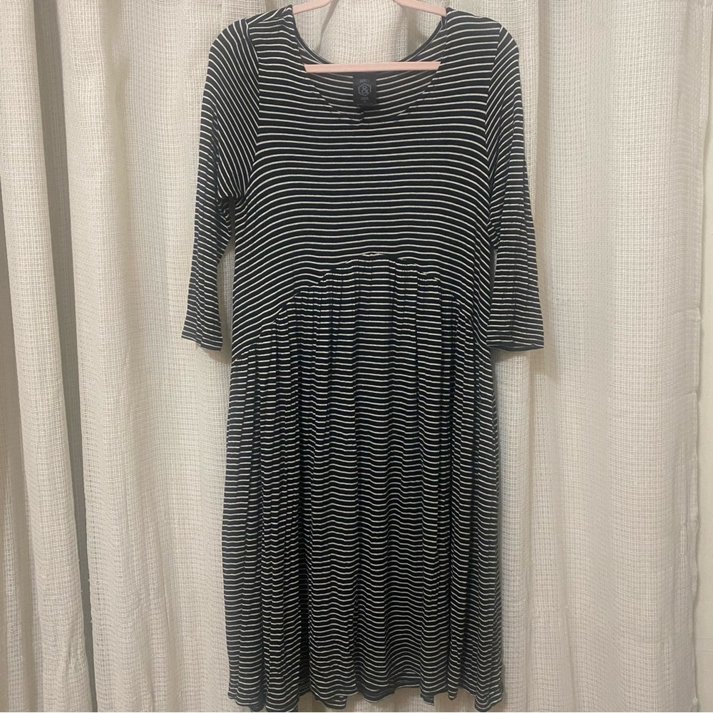 AGNES & DORA Black and White Striped 3/4 Sleeve Muse Midi Dress